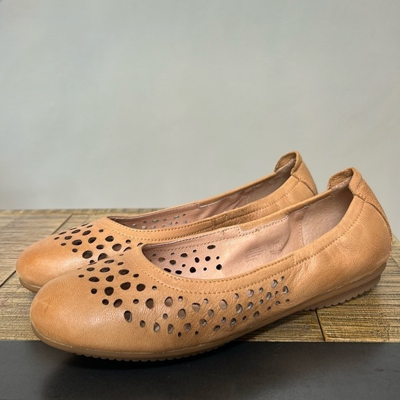 Josef Seibel Pippa Camel Leather Perforated Ballet Flats, women’s size 38 US 7.5 - Picture 1 of 10
